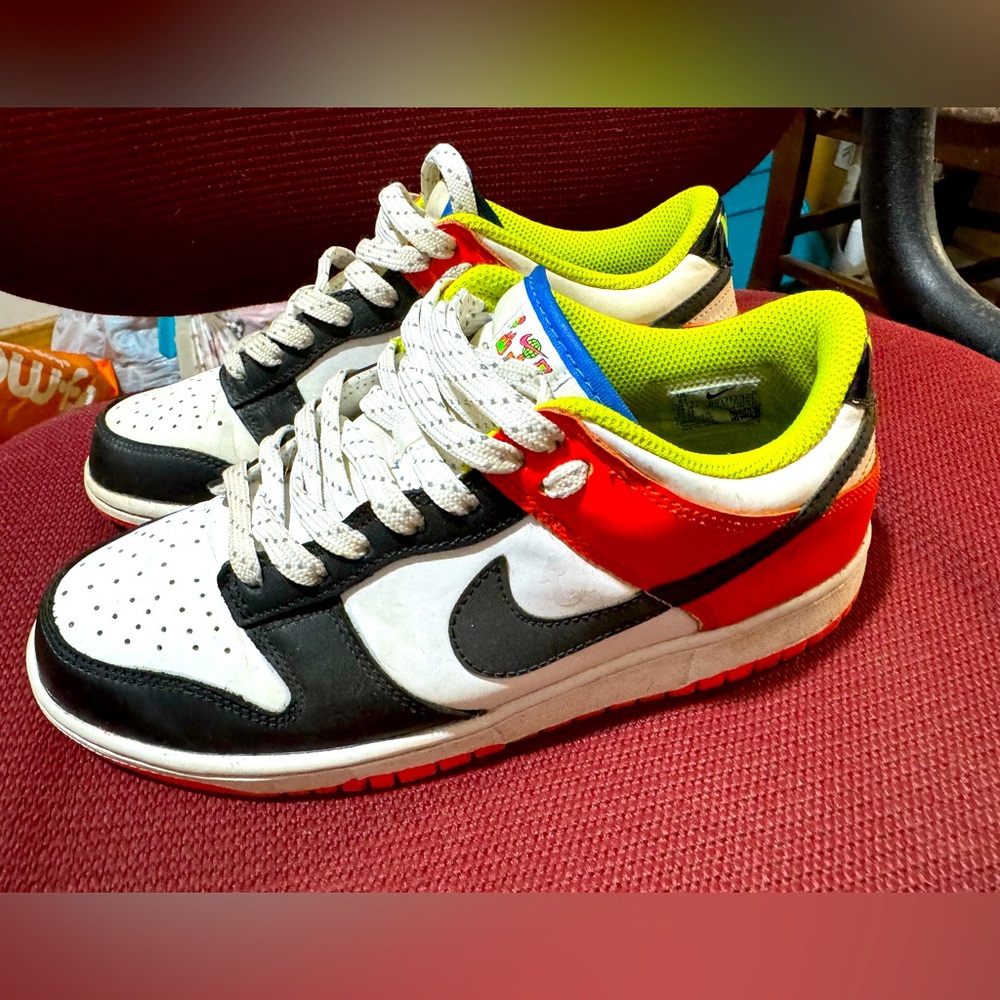 Nike Dunks 6Y (fits women’s 7.5)
